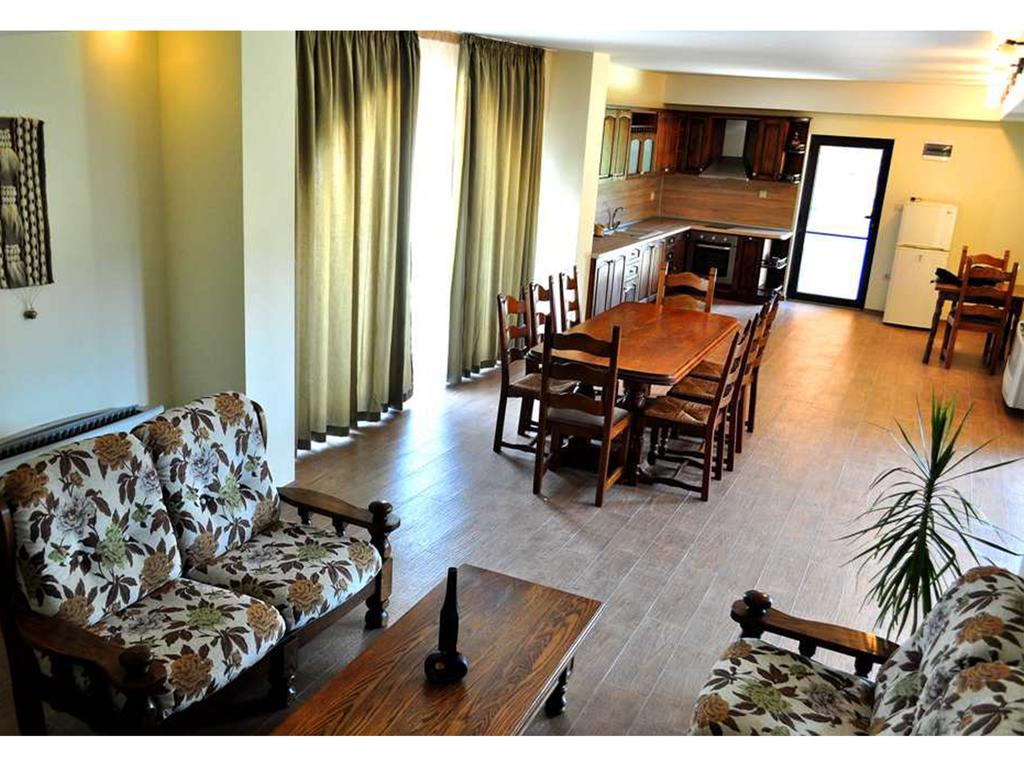 Yustina Villas Guest House Zewnętrze zdjęcie